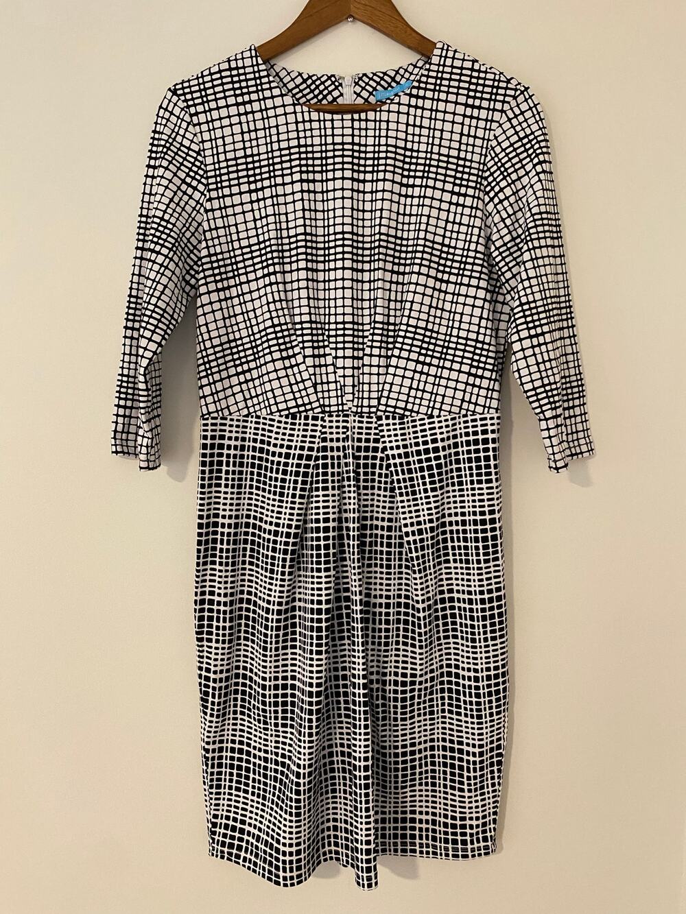 J McLaughlin Black White Pleated Front 3/4 Sleeve Business Casual Classic Dress